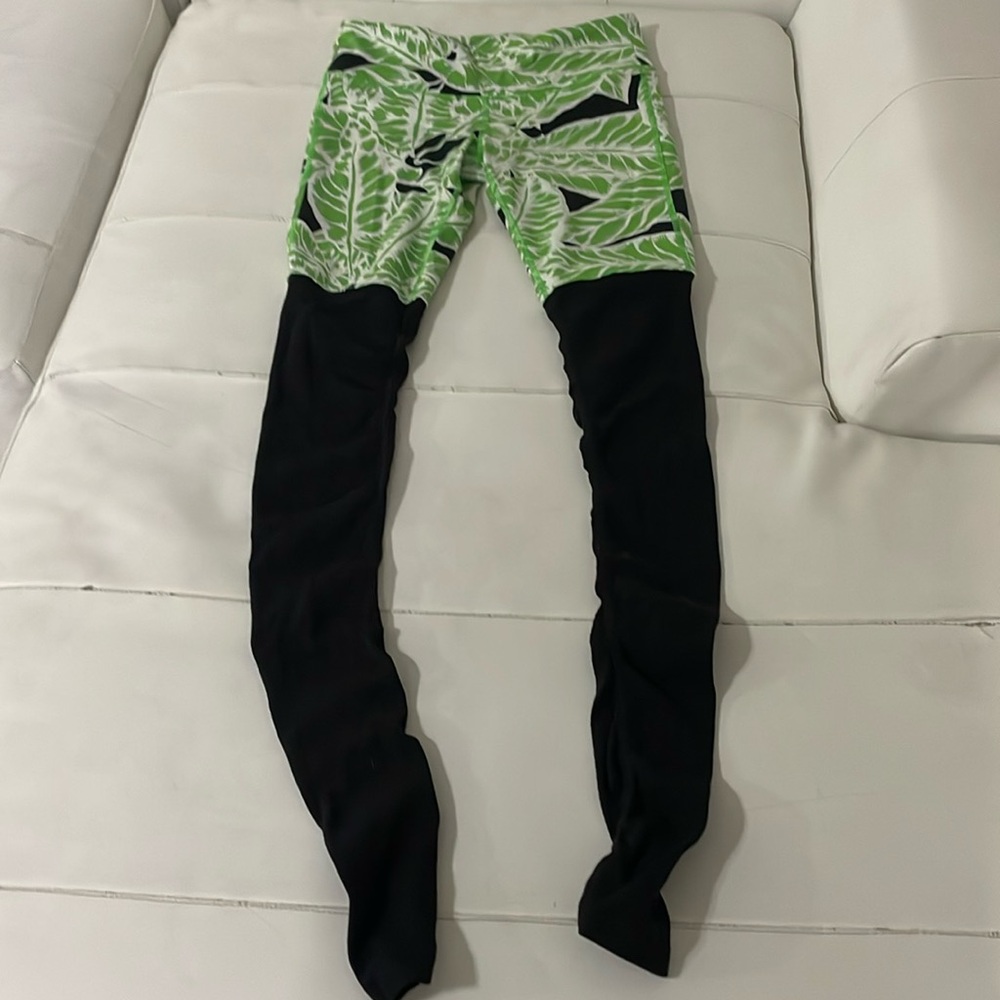 Alo green black leaf print tropical leggings Small